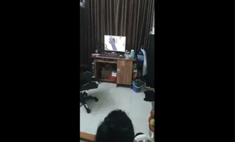 Chị chủ phòng trọ nói chồng chị đi công tác rủ sang phòng xem phim
