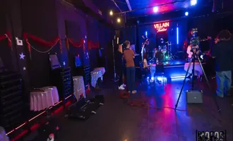 Cuối tuần đi nghe nhạc chill chill mà không thể nào chill nổi