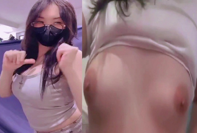 Em Idol TikTok Mun 2K11 Live Khoe Vú Móc Lồn
