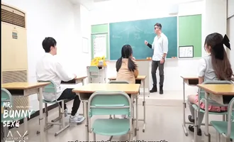 Lớp học tình dục của anh Tây phổ cập cho các em gái xinh